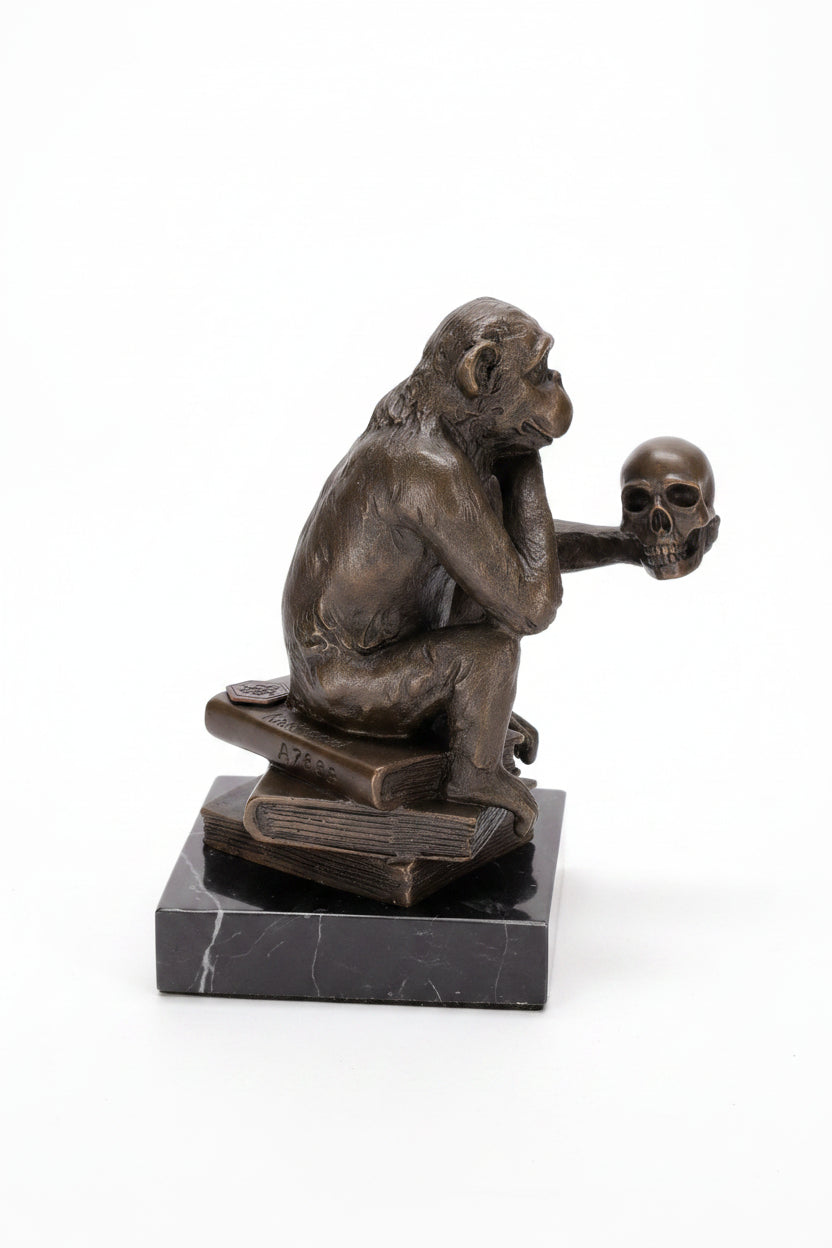 Moderne Bronzefigur Nachdenkender Affe mit Schädel – Signiert, 100% Bronze, 15 cm