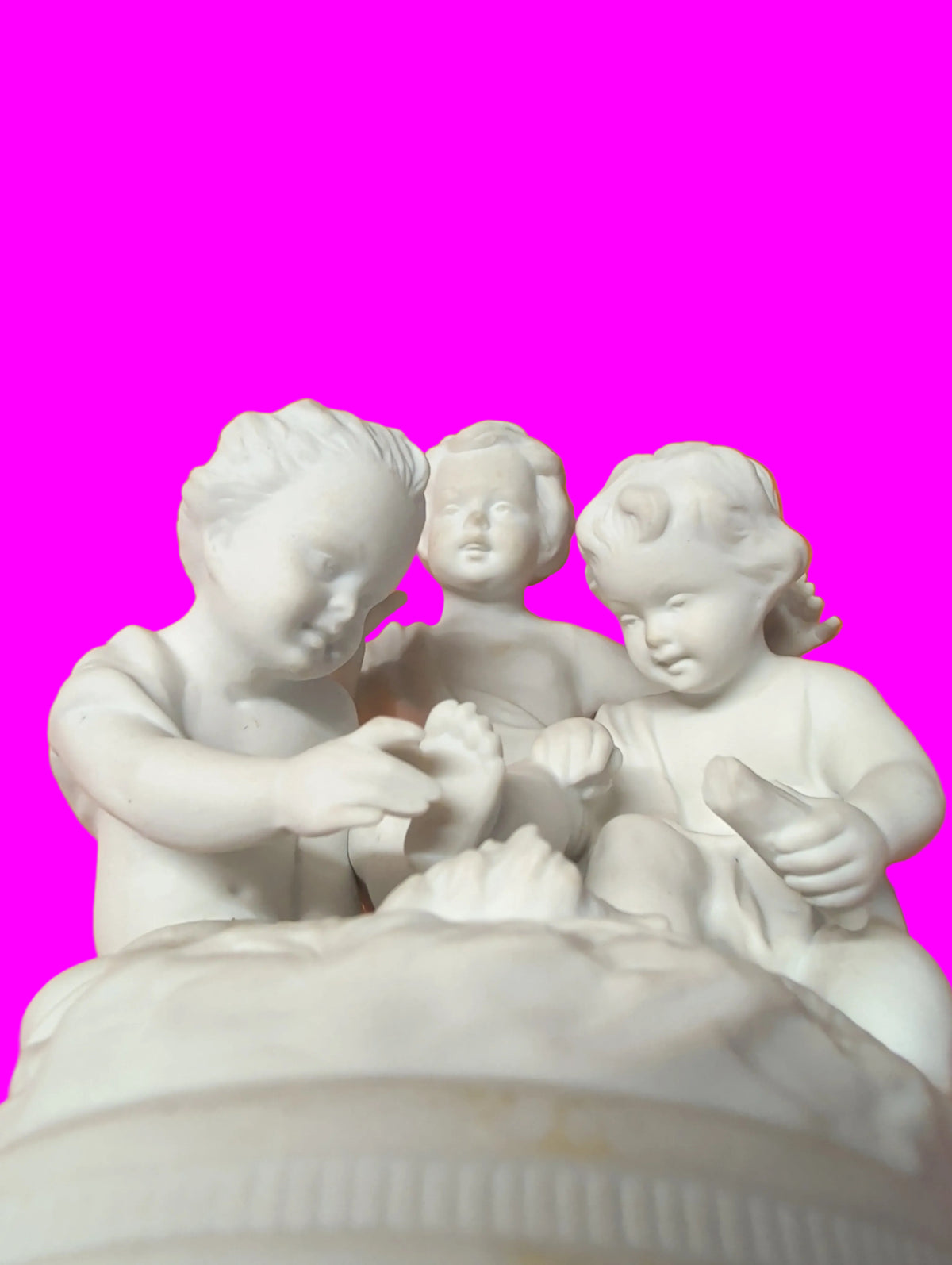 Porzellan Bisquit Figurengruppe – Drei Spielende Putten – Gemarkt 8833/12