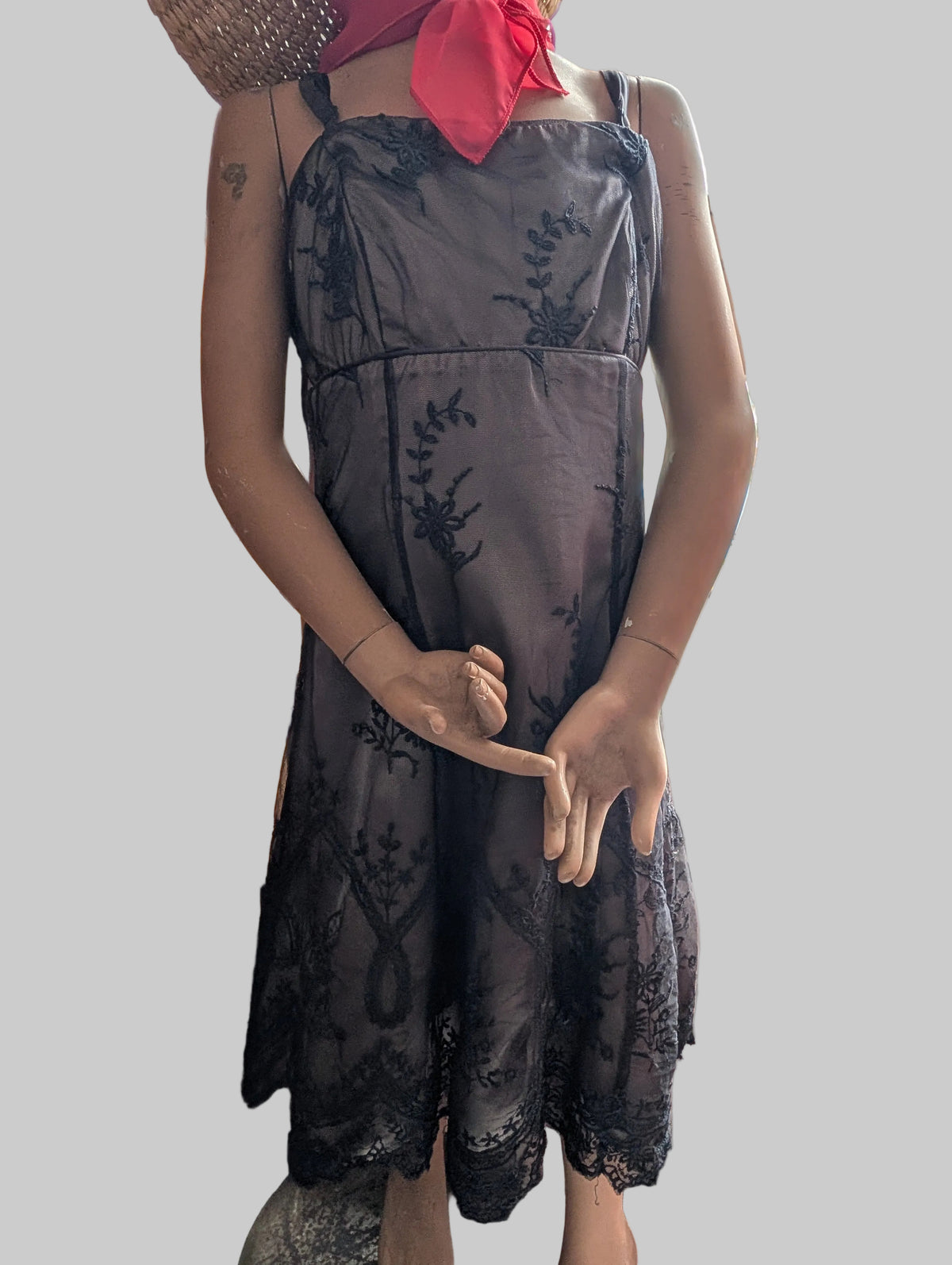 Kind Schaufensterpuppe mit Kleid und Hut – Antik, Liebhaberstück