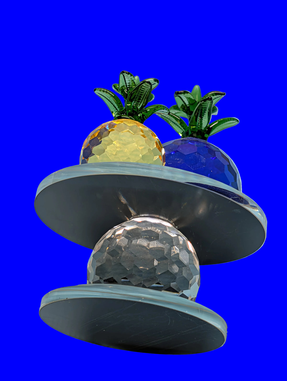 Farbige Glas-Ananas Figur – Dekoratives Kunstobjekt, Liebhaberstück