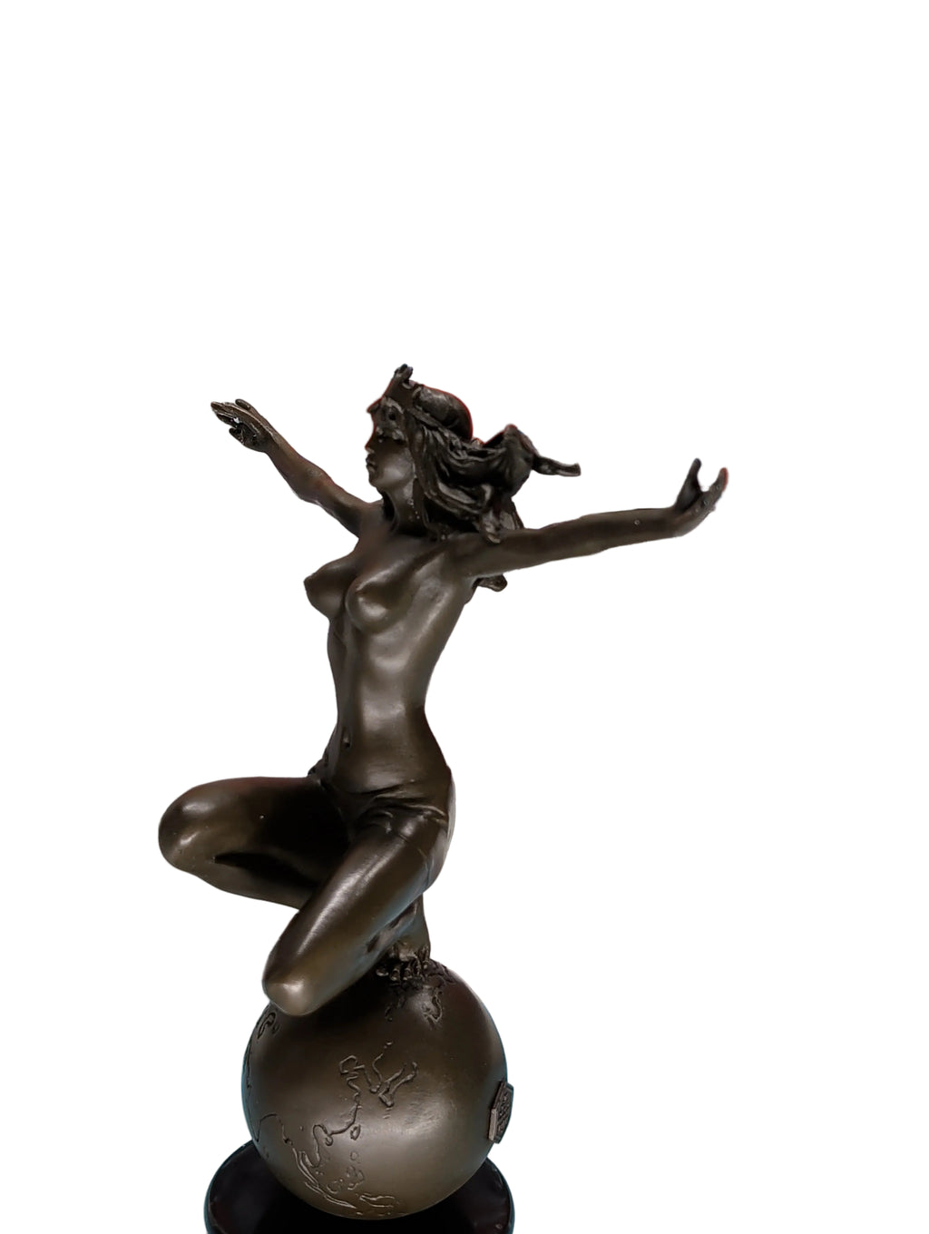 Moderne Bronzefigur Erdgöttin auf Weltkugel – Signiert, Gemarkt, 100% Bronze, 26 cm