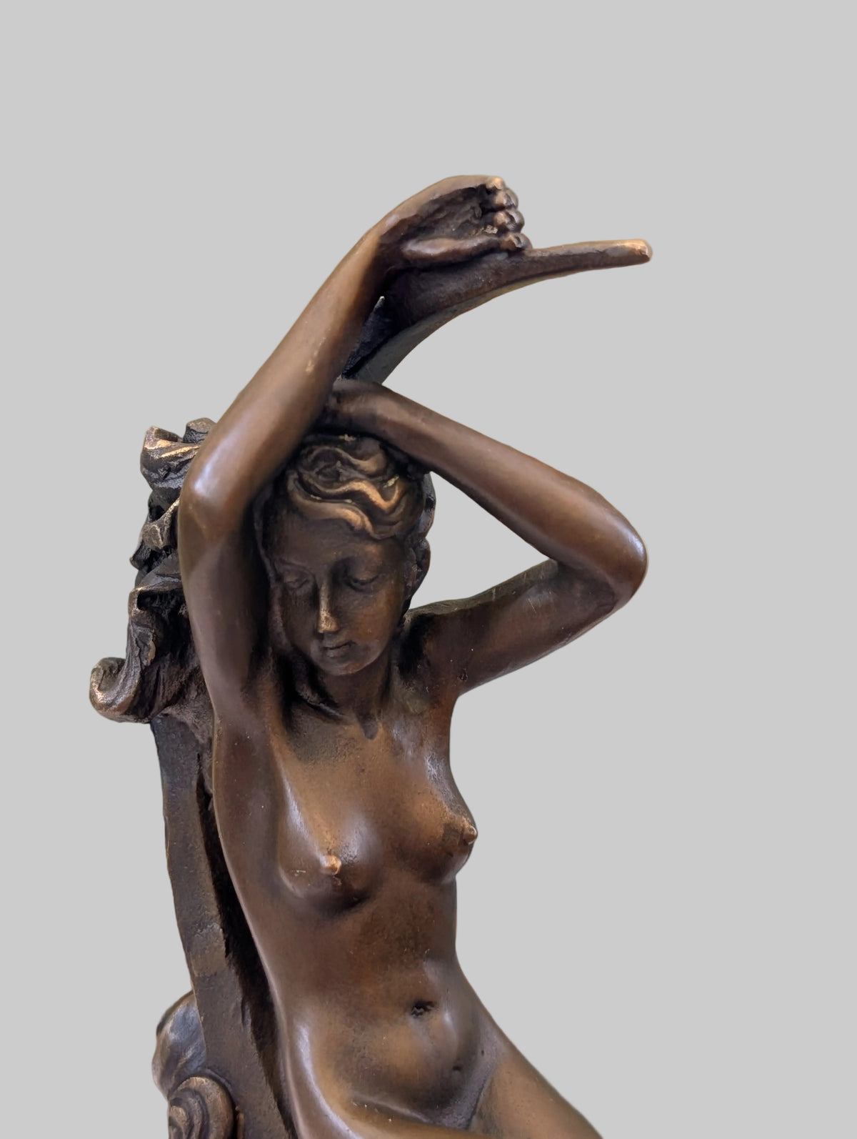 Figurine en bronze Femme sur la lune – 33 cm de haut, Sculpture décorative