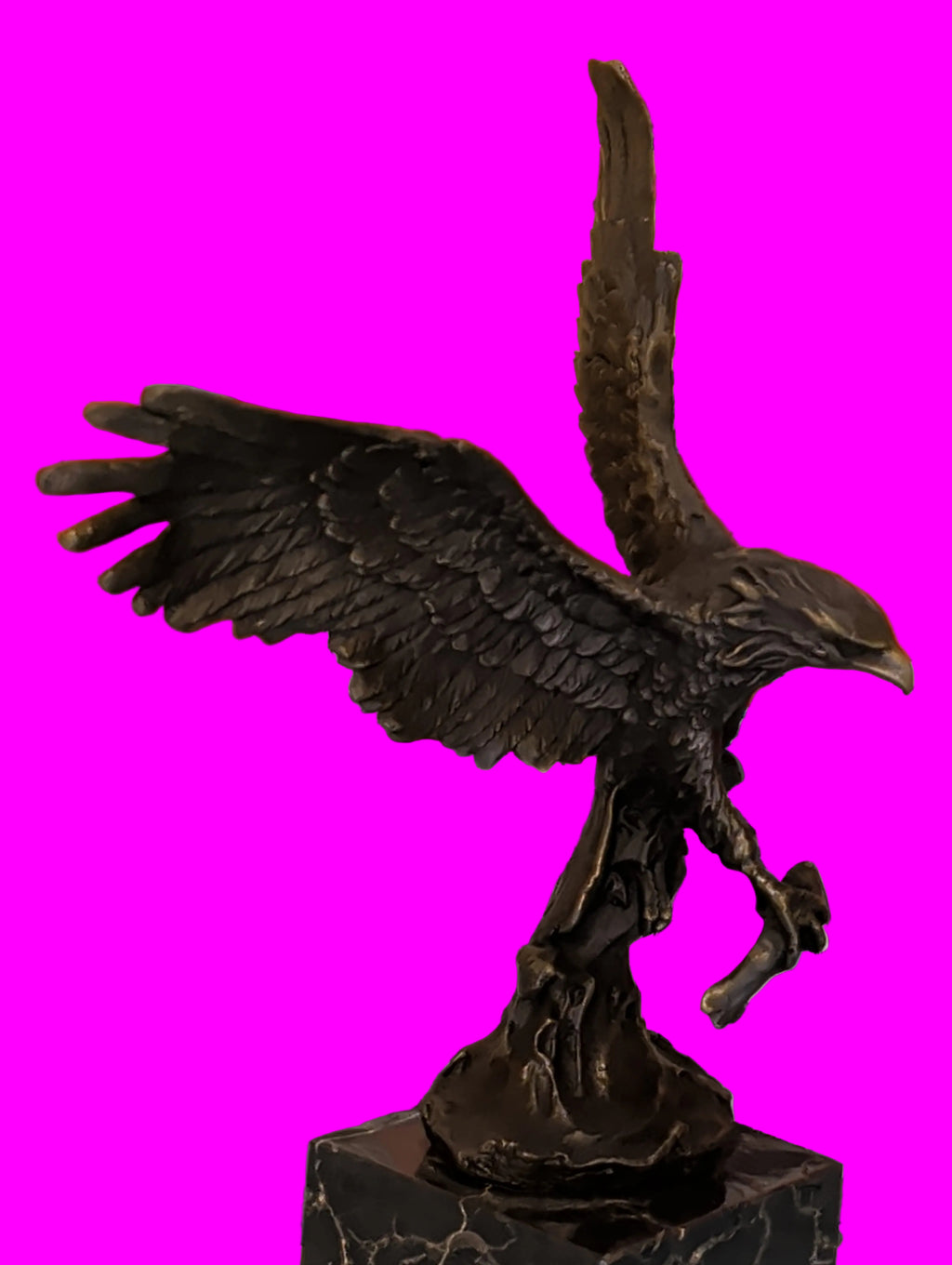 Moderne Bronzeskulptur Adler auf Marmorsockel – König der Berge, 100% Bronze, 36 cm