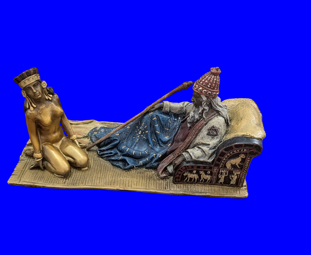Wiener Top Bronze Lady auf Stuhl Bewacht
