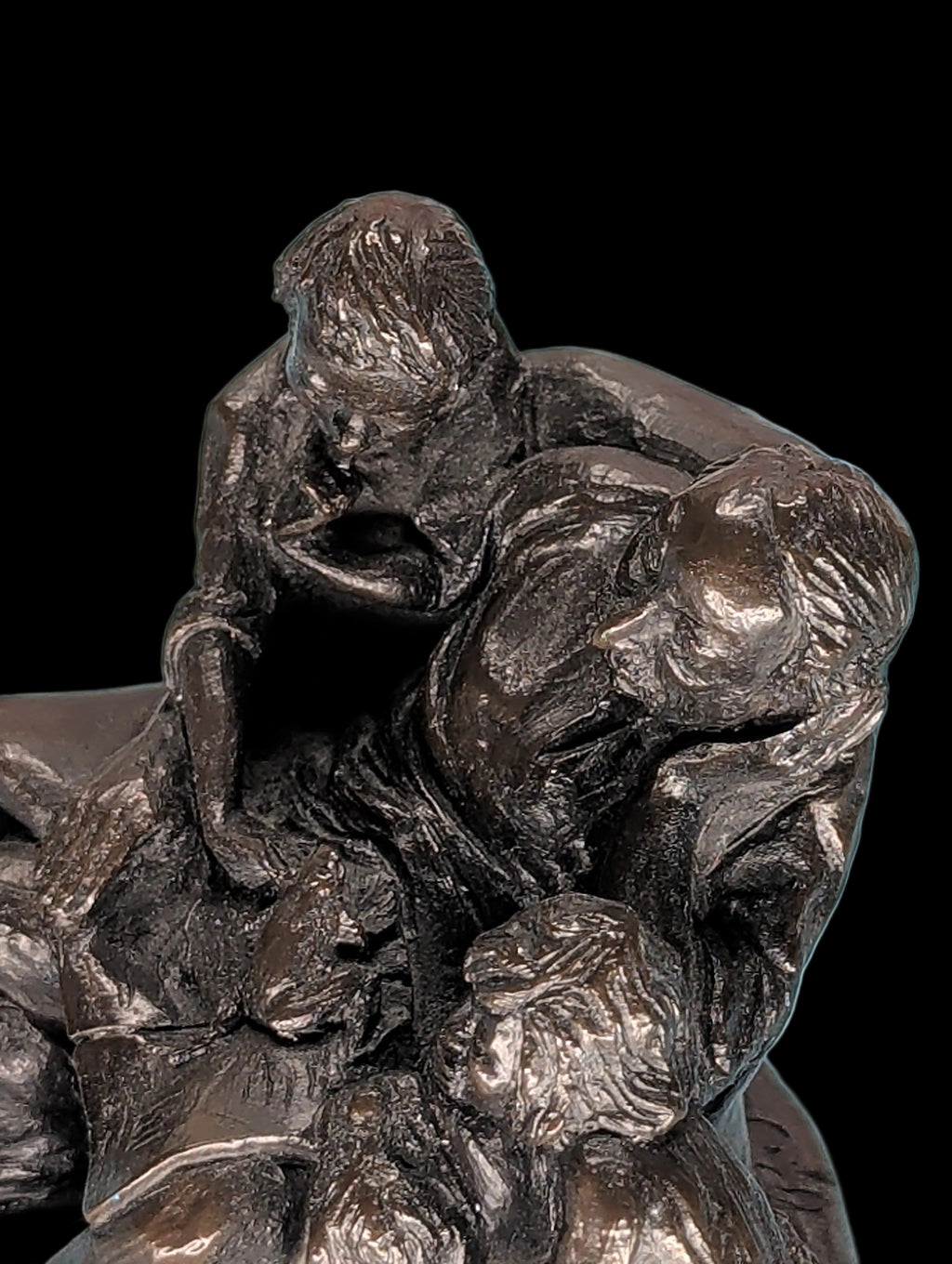 Antike Bronzefigur – Vater und Kind, Frankreich um 1900, 14 cm