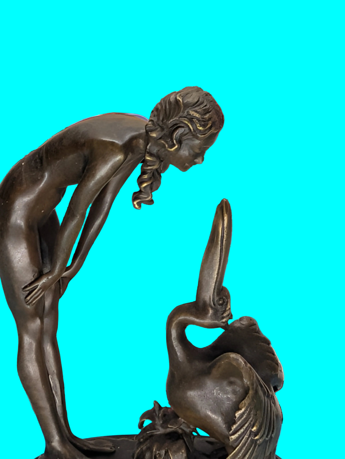 Bronzefigur Lady mit Storch spielend – Elegante Skulptur, Sammlerstück
