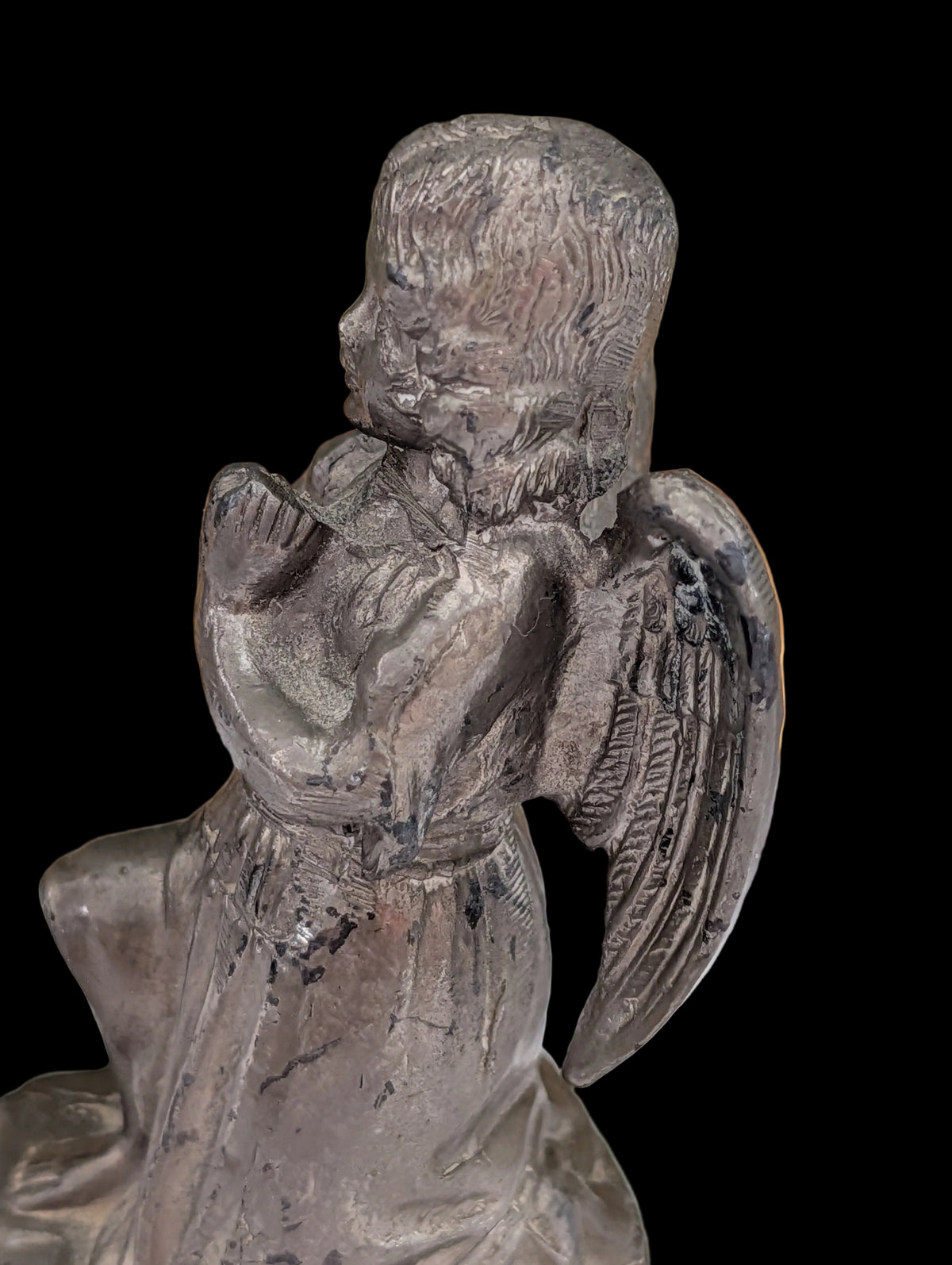 Ange en étain ancien sur socle en marbre – 12 cm