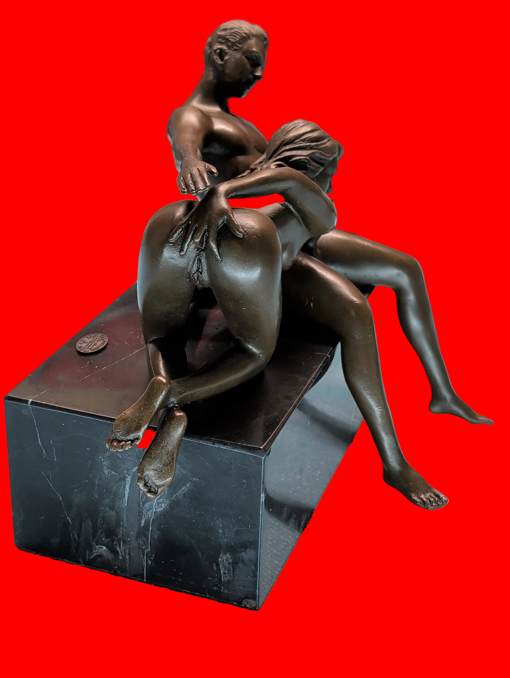 Moderne Bronzefigur Paar auf Marmorsockel – 18 x 17 cm, Liebhaberstück