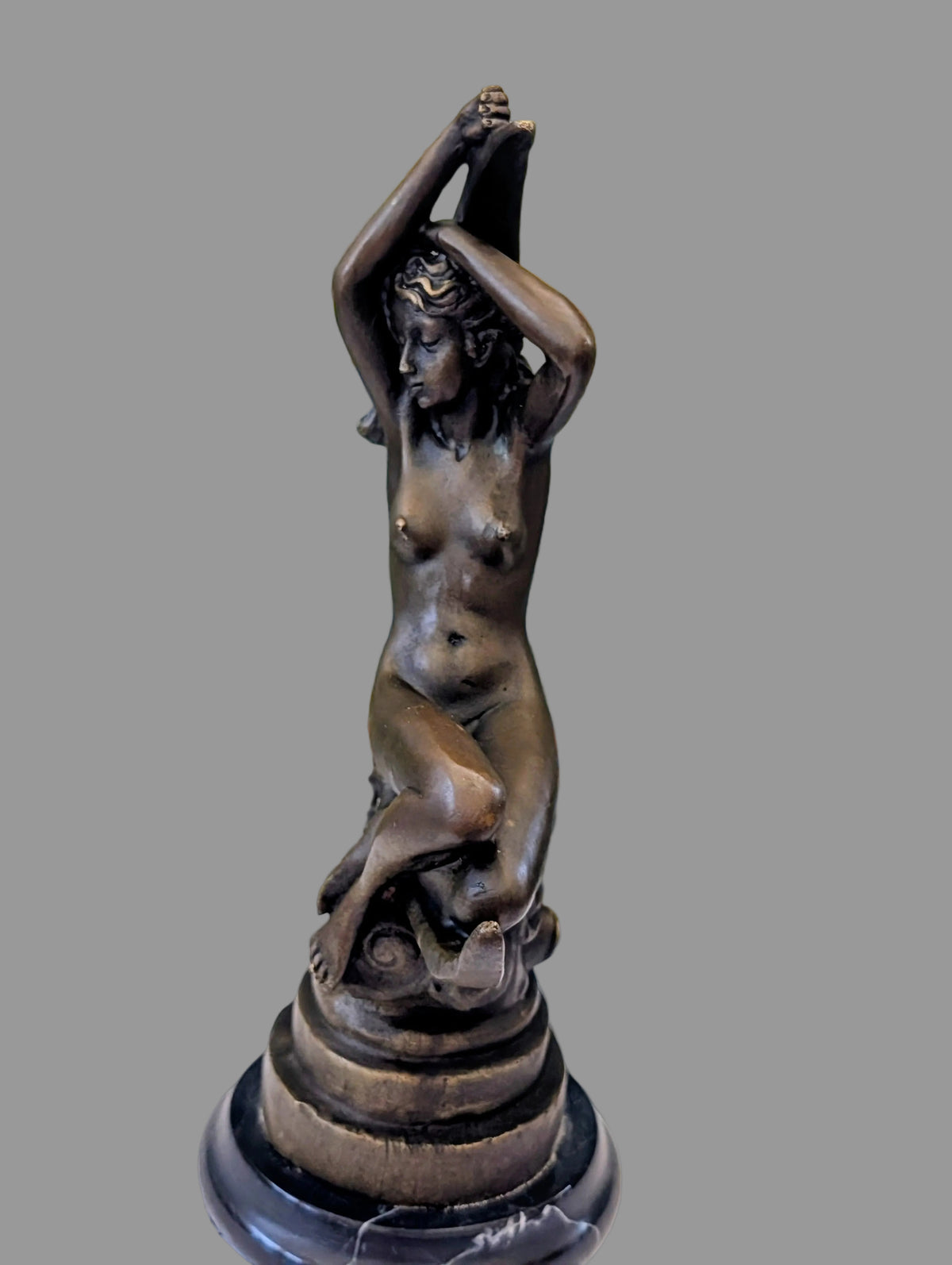 Figurine en bronze Femme sur la lune – 33 cm de haut, Sculpture décorative