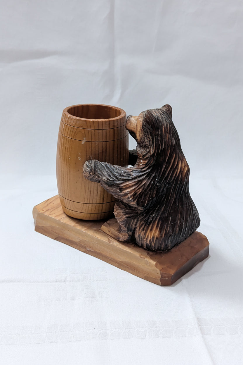 Vintage Holzfigur – Bär mit Zahnstocher-Fass, Höhe 11 cm