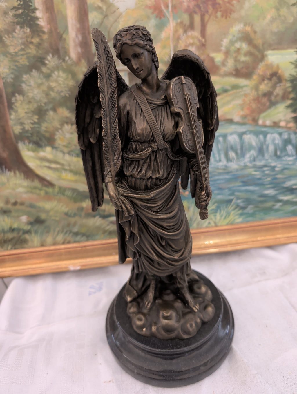 Figurine en bronze Ange avec plume et ailes – 35 cm, pièce de collection